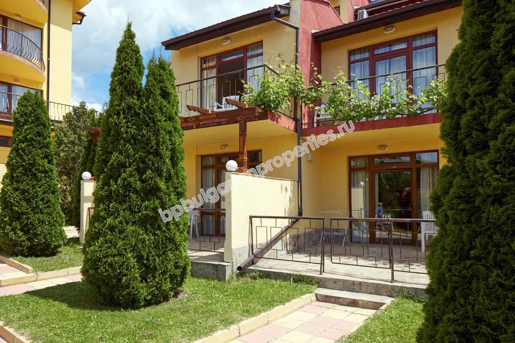 Меблированная двухкомнатный квартира с видом на море для продажи недалеко от пляжа в Свети Влас