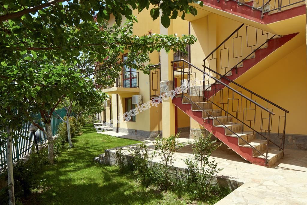 Меблированная двухкомнатный квартира с видом на море для продажи недалеко от пляжа в Свети Влас