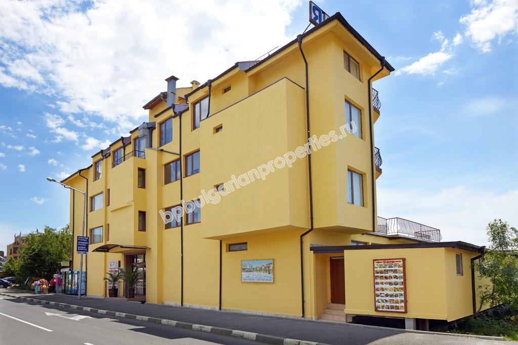 Меблированная двухкомнатный квартира с видом на море для продажи недалеко от пляжа в Свети Влас