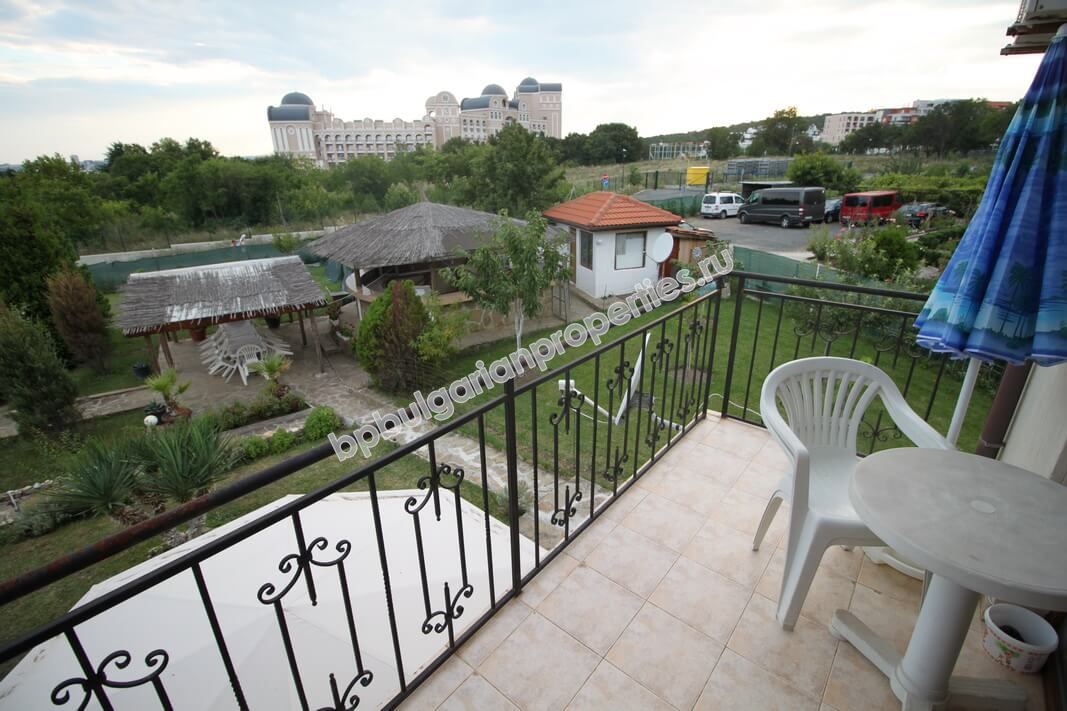 Меблированная двухкомнатный квартира с видом на море для продажи недалеко от пляжа в Свети Влас