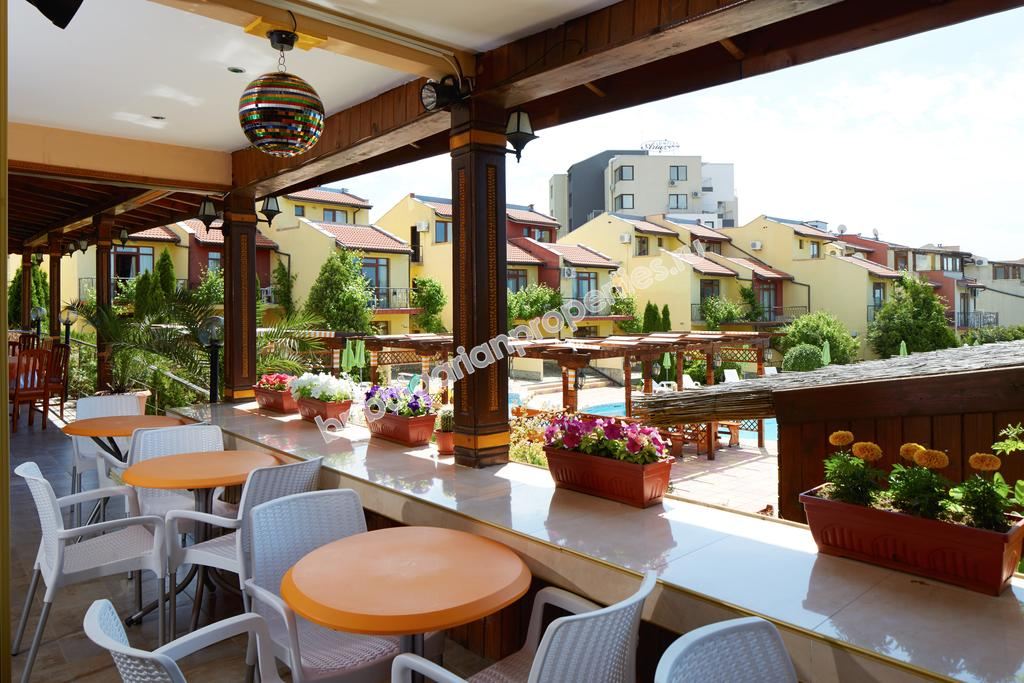 Меблированная двухкомнатный квартира с видом на море для продажи недалеко от пляжа в Свети Влас