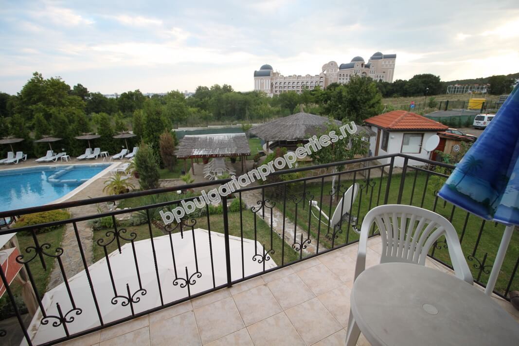 Меблированная двухкомнатный квартира с видом на море для продажи недалеко от пляжа в Свети Влас