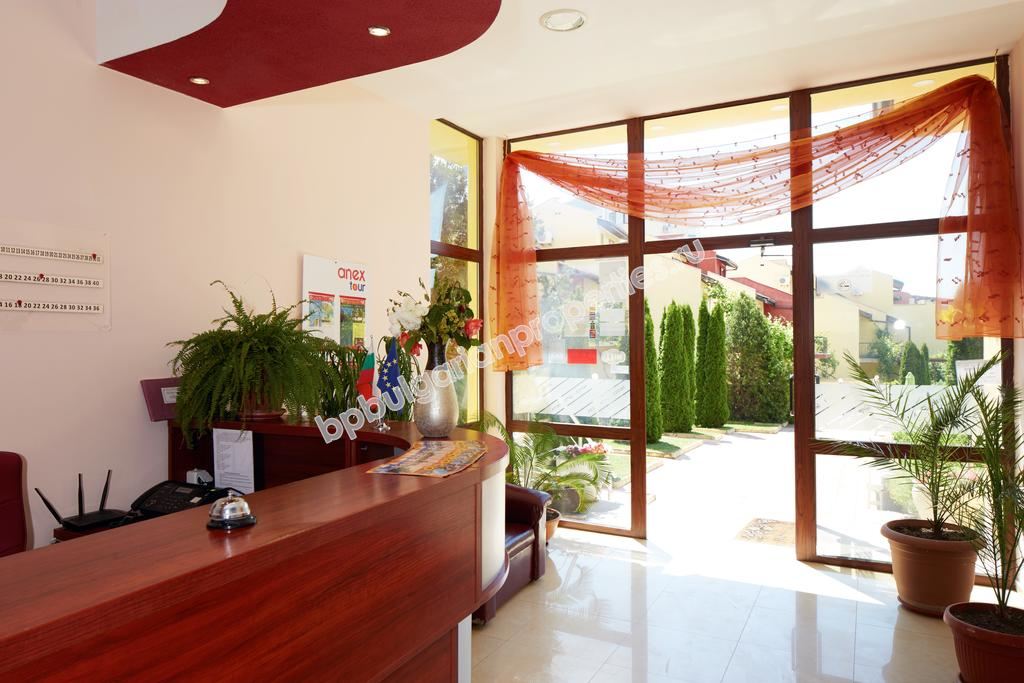 Меблированная двухкомнатный квартира с видом на море для продажи недалеко от пляжа в Свети Влас