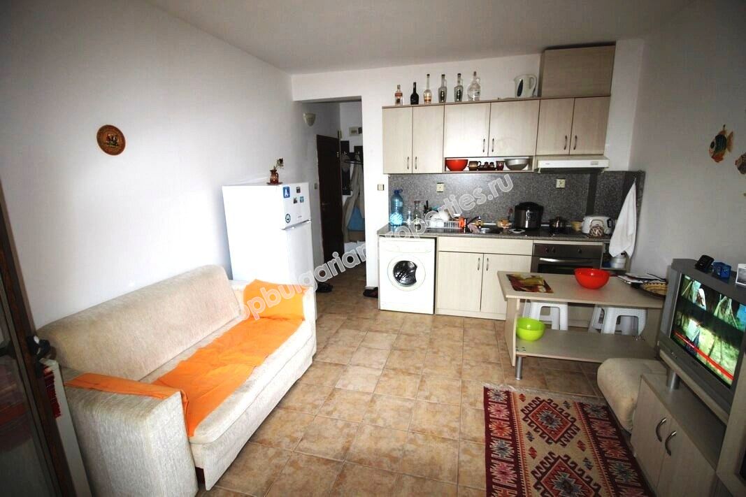 Меблированная двухкомнатный квартира с видом на море для продажи недалеко от пляжа в Свети Влас