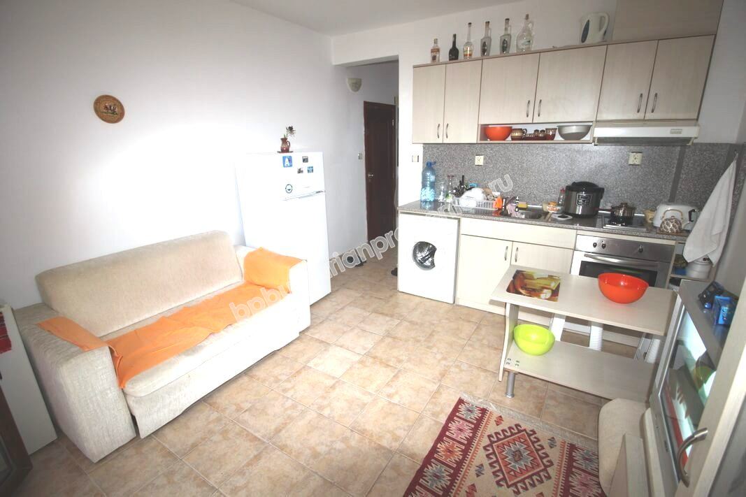 Меблированная двухкомнатный квартира с видом на море для продажи недалеко от пляжа в Свети Влас