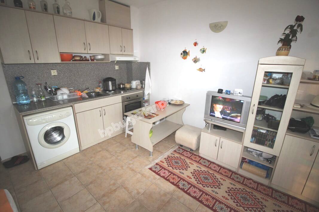 Меблированная двухкомнатный квартира с видом на море для продажи недалеко от пляжа в Свети Влас