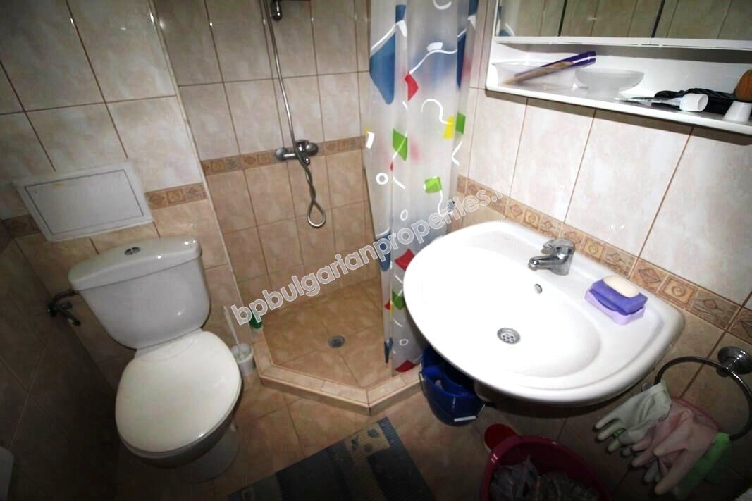 Меблированная двухкомнатный квартира с видом на море для продажи недалеко от пляжа в Свети Влас