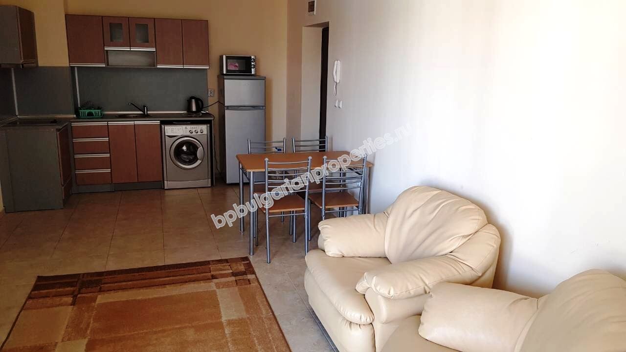 Меблированная квартира с тремя спальнями близко к пляжу на продажу в курорте Равда