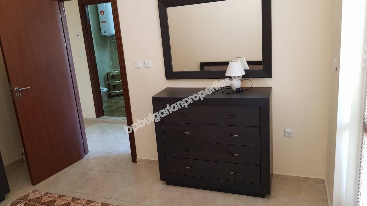 Меблированная квартира с тремя спальнями близко к пляжу на продажу в курорте Равда