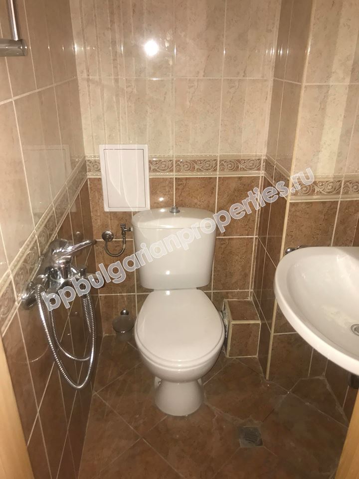 Просторная меблированная двушка с низкой таксой обслуживания на продажу в курорте Солнечный Берег