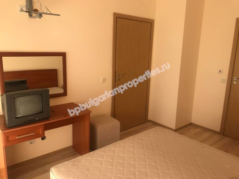 Просторная меблированная двушка с низкой таксой обслуживания на продажу в курорте Солнечный Берег