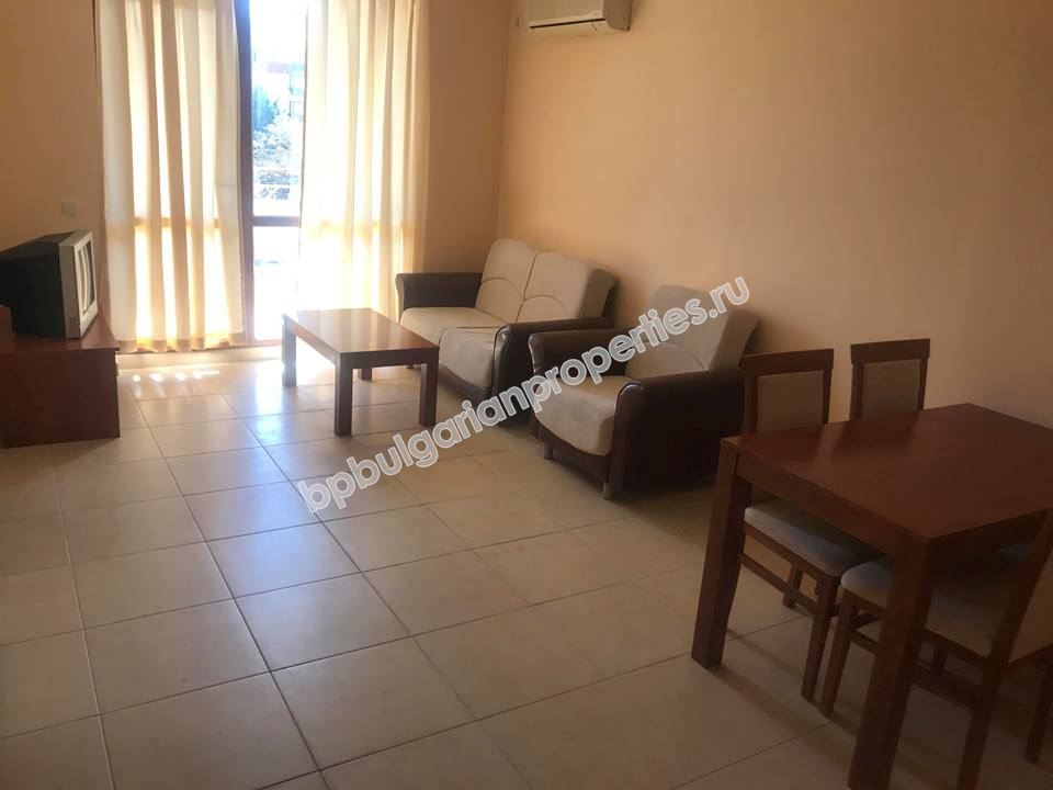 Просторная меблированная двушка с низкой таксой обслуживания на продажу в курорте Солнечный Берег