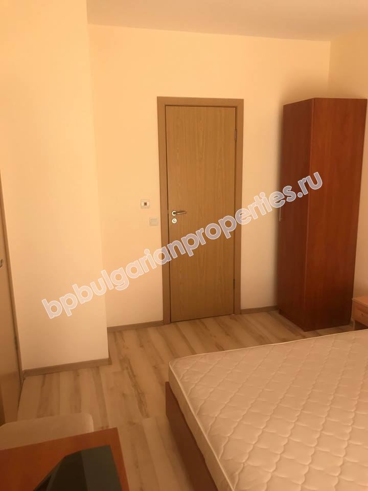 Просторная меблированная двушка с низкой таксой обслуживания на продажу в курорте Солнечный Берег