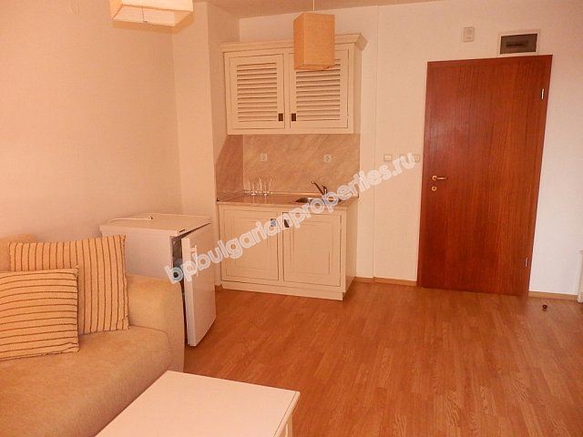 Меблированная двухкомнатная квартира близко к пляжу на продажу в курорте Солнечный Берег