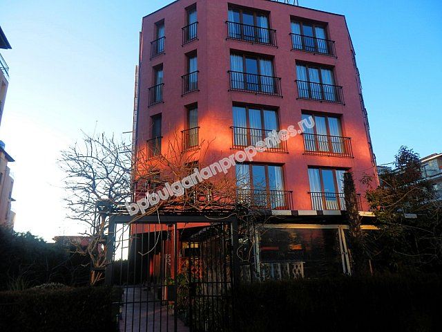 Меблированная двухкомнатная квартира близко к пляжу на продажу в курорте Солнечный Берег