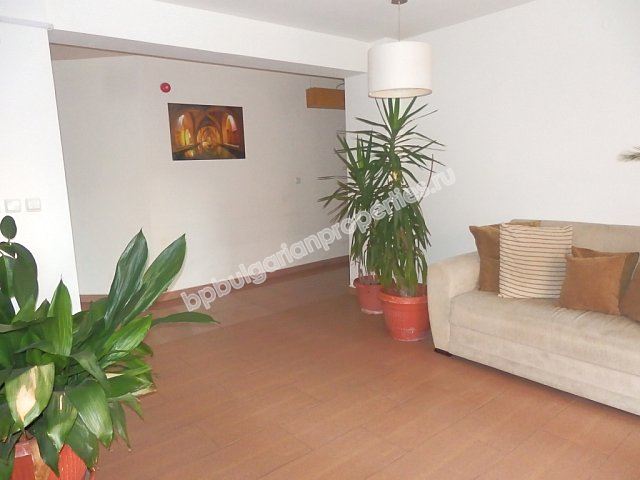 Меблированная двухкомнатная квартира близко к пляжу на продажу в курорте Солнечный Берег