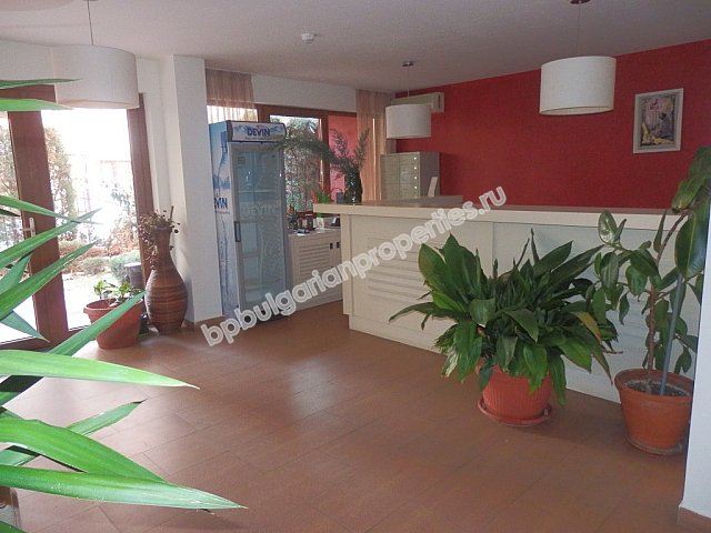 Меблированная двухкомнатная квартира близко к пляжу на продажу в курорте Солнечный Берег