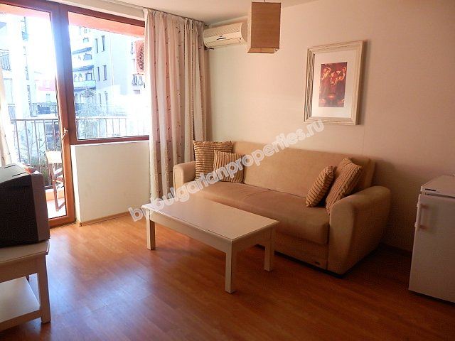 Меблированная двухкомнатная квартира близко к пляжу на продажу в курорте Солнечный Берег