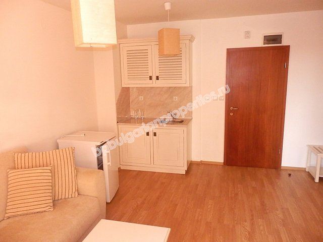 Меблированная двухкомнатная квартира близко к пляжу на продажу в курорте Солнечный Берег