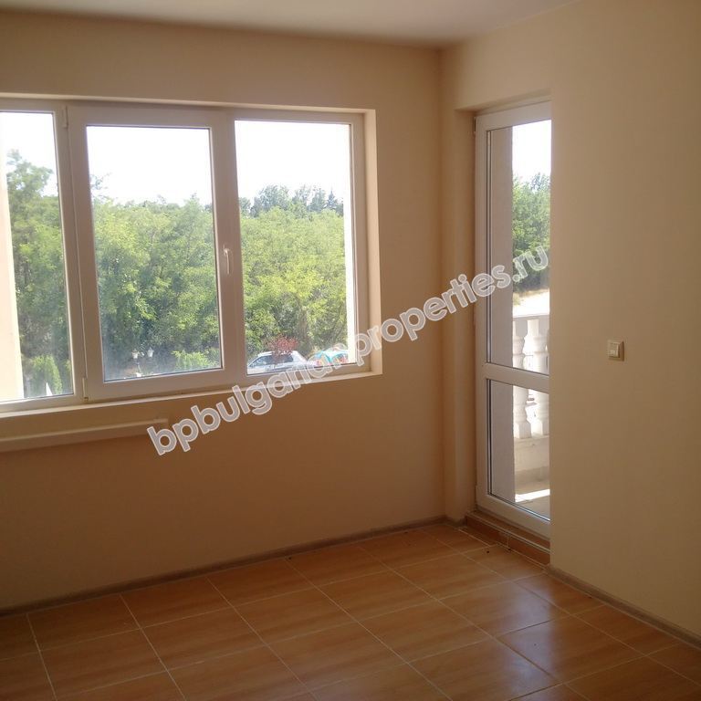 Новая двухкомнатная квартира на продажу близко к пляжу в городе Несебр