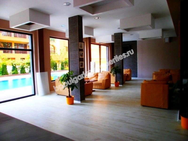 Просторная меблированная студия близко к морю на продажу в курорте Солнечный Берег