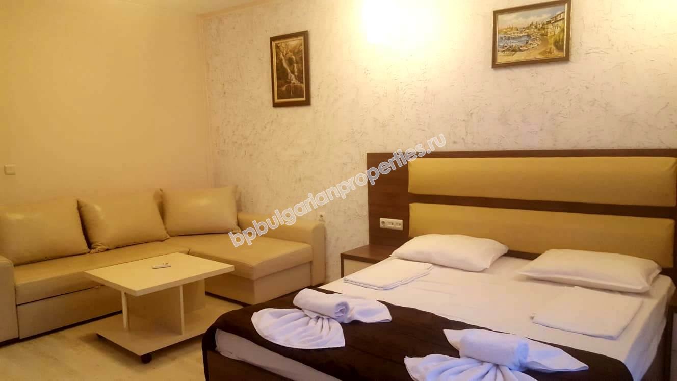 Просторная меблированная студия близко к морю на продажу в курорте Солнечный Берег