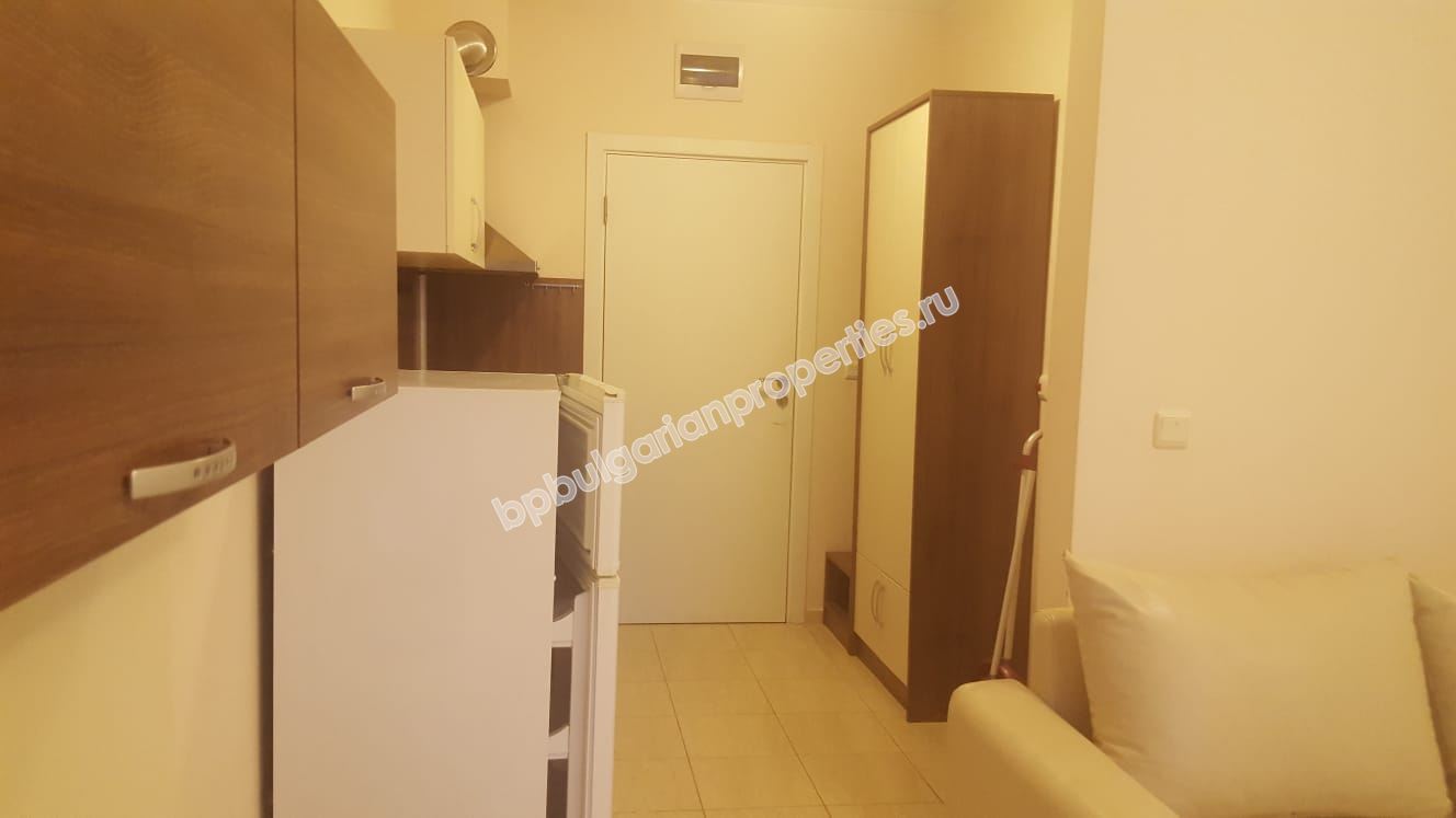 Просторная меблированная студия близко к морю на продажу в курорте Солнечный Берег