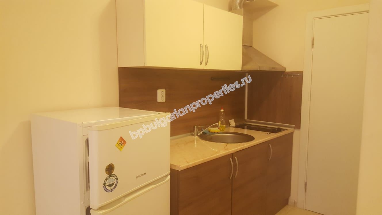 Просторная меблированная студия близко к морю на продажу в курорте Солнечный Берег