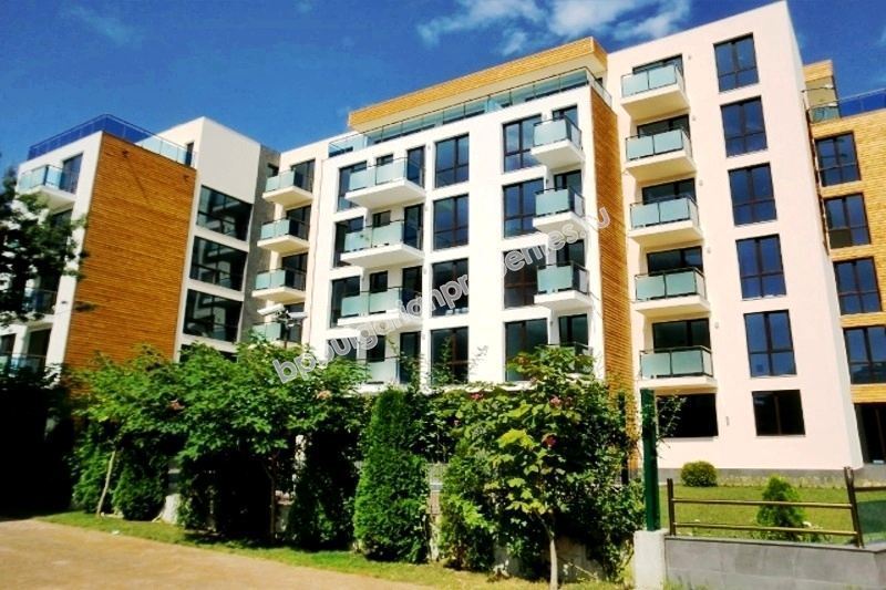 Просторная меблированная студия близко к морю на продажу в курорте Солнечный Берег