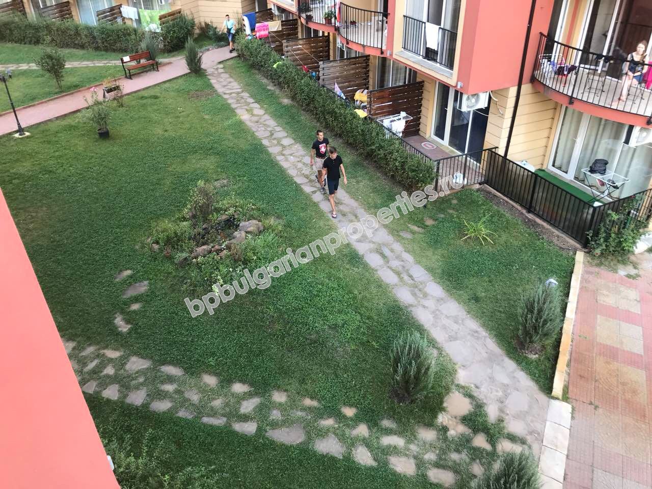 Меблированная двухкомнатная квартира на продажу недалеко от пляжа в курорте Солнечный берег