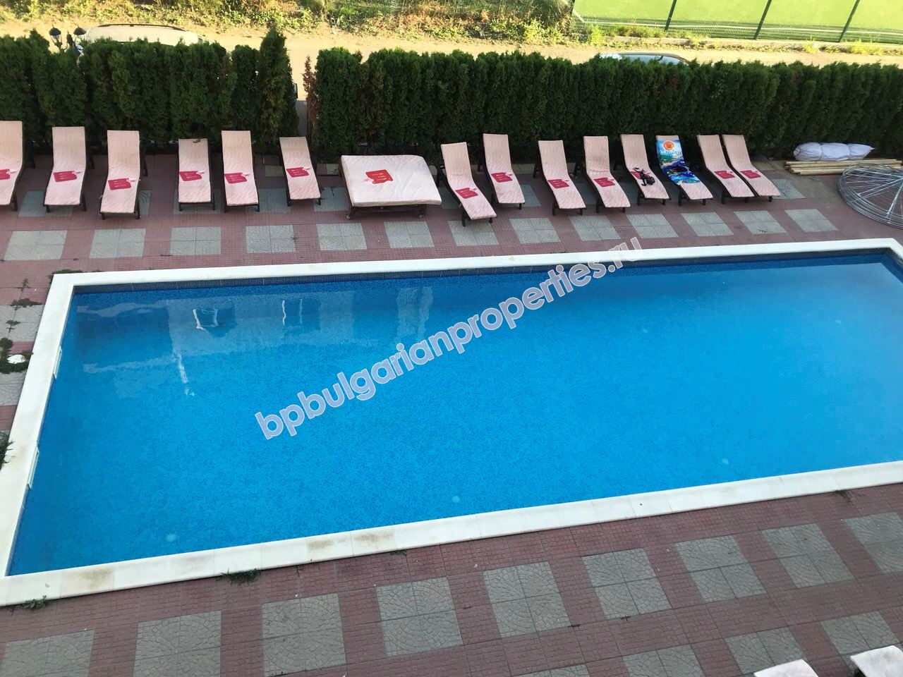 Меблированная двухкомнатная квартира на продажу недалеко от пляжа в курорте Солнечный берег