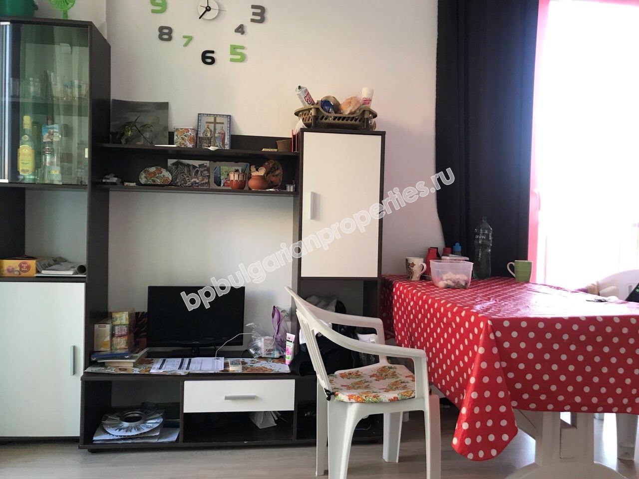 Меблированная двухкомнатная квартира на продажу недалеко от пляжа в курорте Солнечный берег