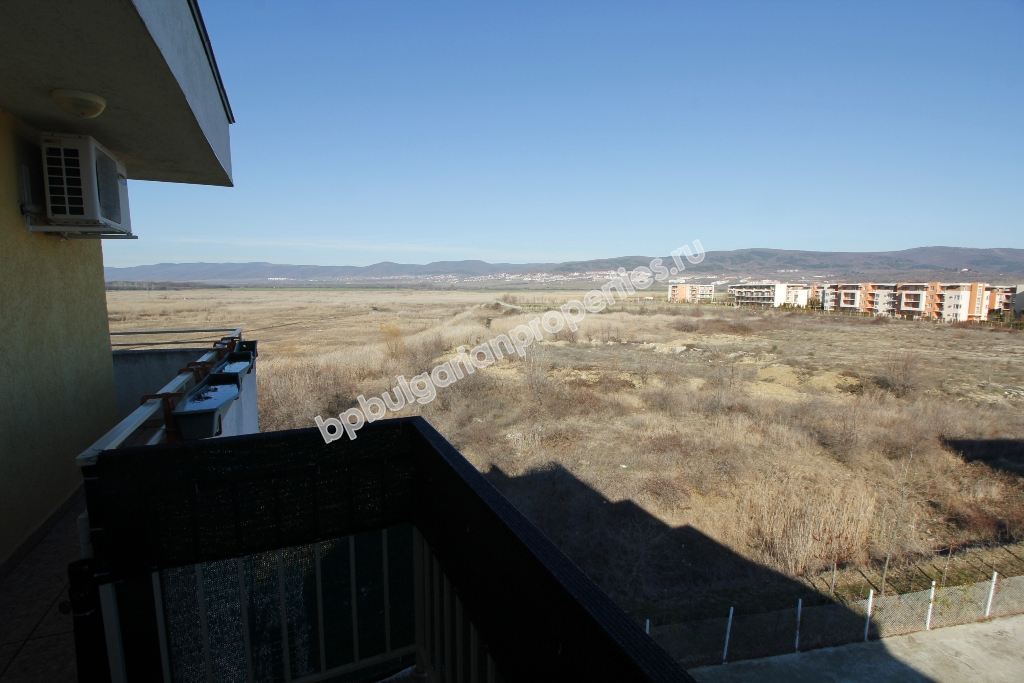 Меблированная двухкомнатная квартира на продажу в курорте Солнечный берег