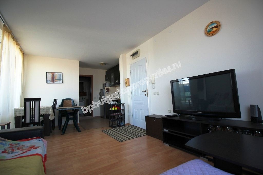 Меблированная двухкомнатная квартира на продажу в курорте Солнечный берег