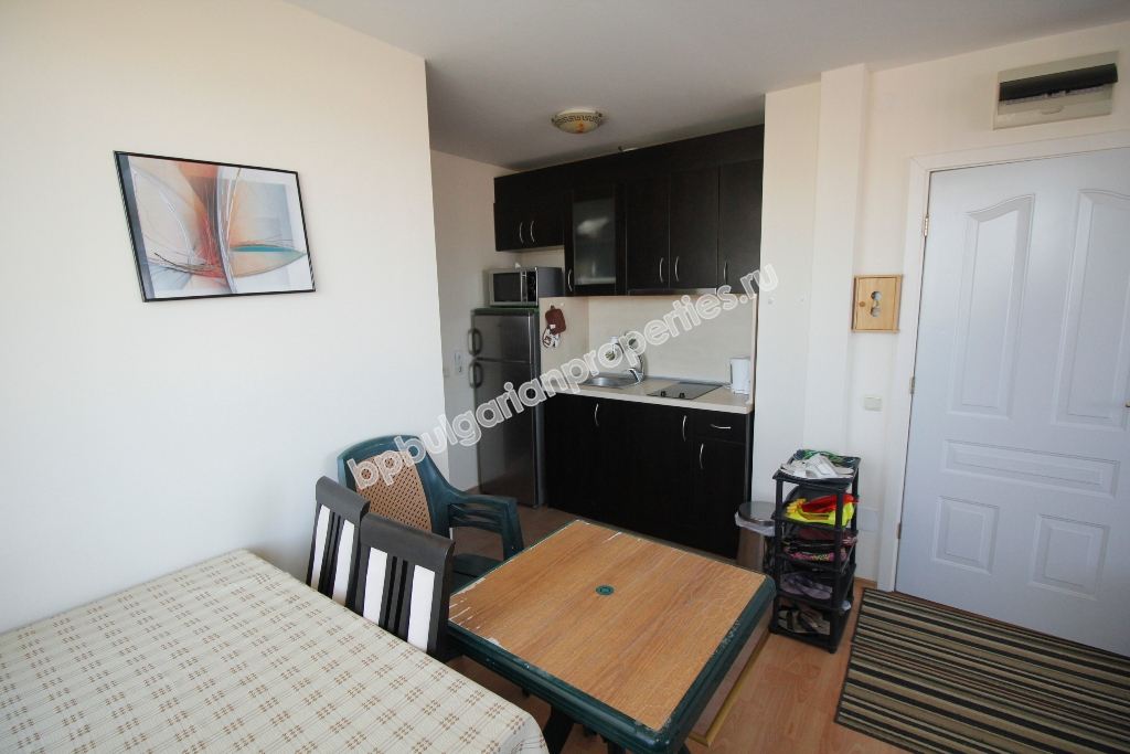 Меблированная двухкомнатная квартира на продажу в курорте Солнечный берег