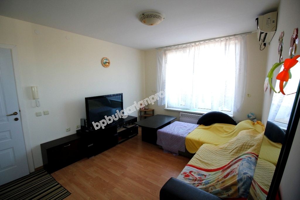 Меблированная двухкомнатная квартира на продажу в курорте Солнечный берег