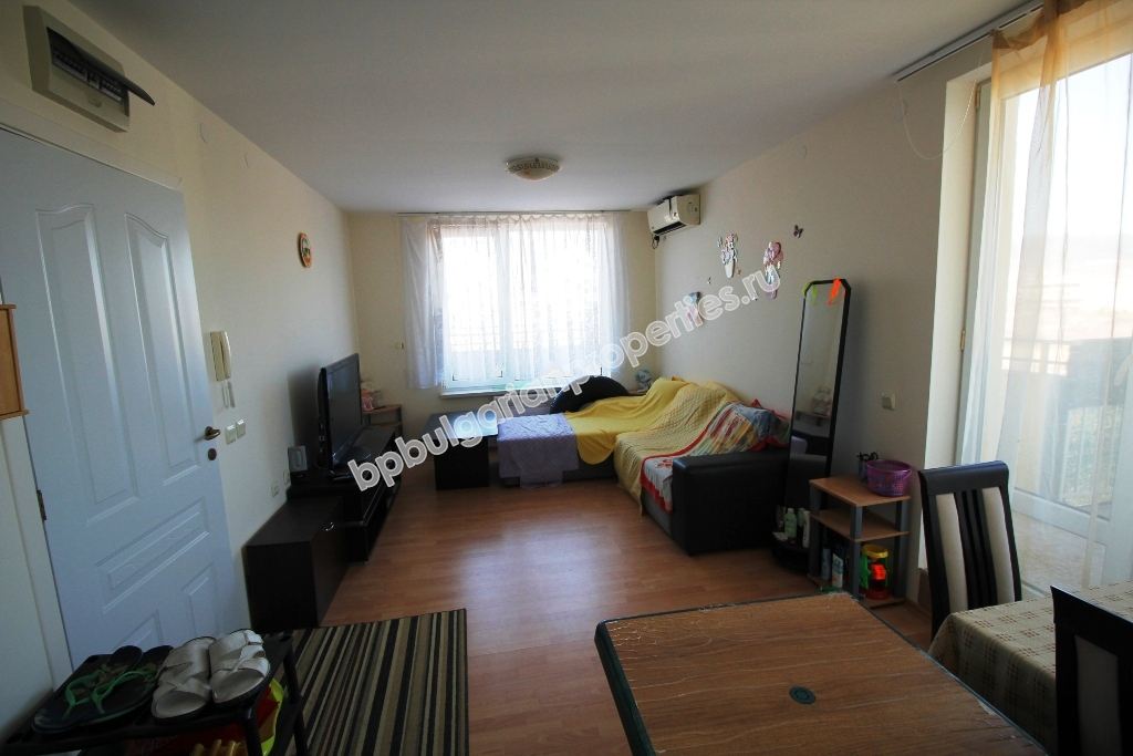 Меблированная двухкомнатная квартира на продажу в курорте Солнечный берег