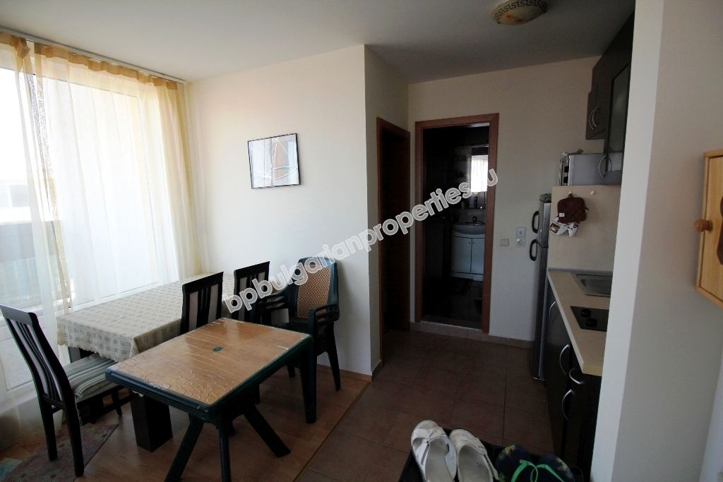 Меблированная двухкомнатная квартира на продажу в курорте Солнечный берег