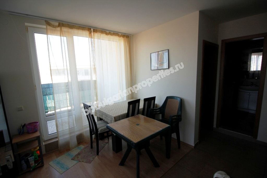 Меблированная двухкомнатная квартира на продажу в курорте Солнечный берег