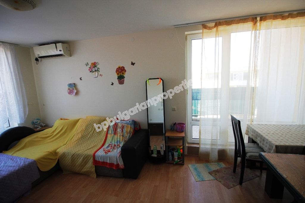 Меблированная двухкомнатная квартира на продажу в курорте Солнечный берег