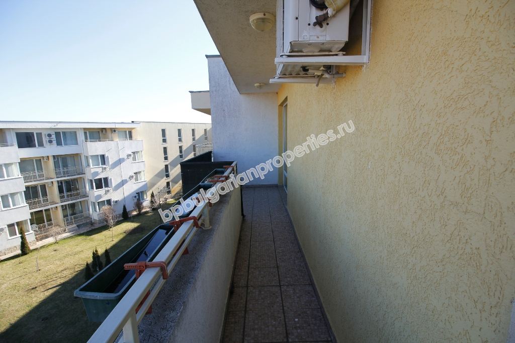 Меблированная двухкомнатная квартира на продажу в курорте Солнечный берег