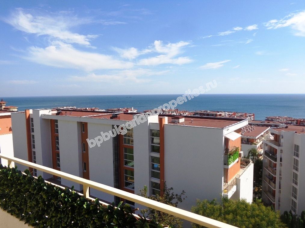Трехкомнатная меблированная квартира с панорамным видом на море на продажу в курорте Святой Влас