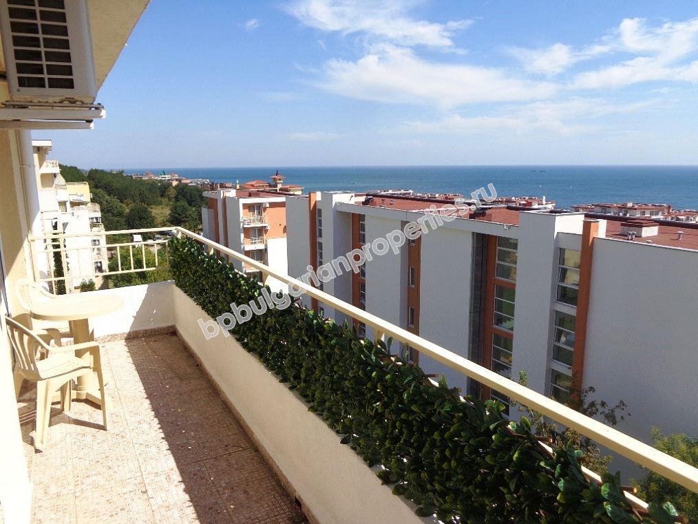 Трехкомнатная меблированная квартира с панорамным видом на море на продажу в курорте Святой Влас