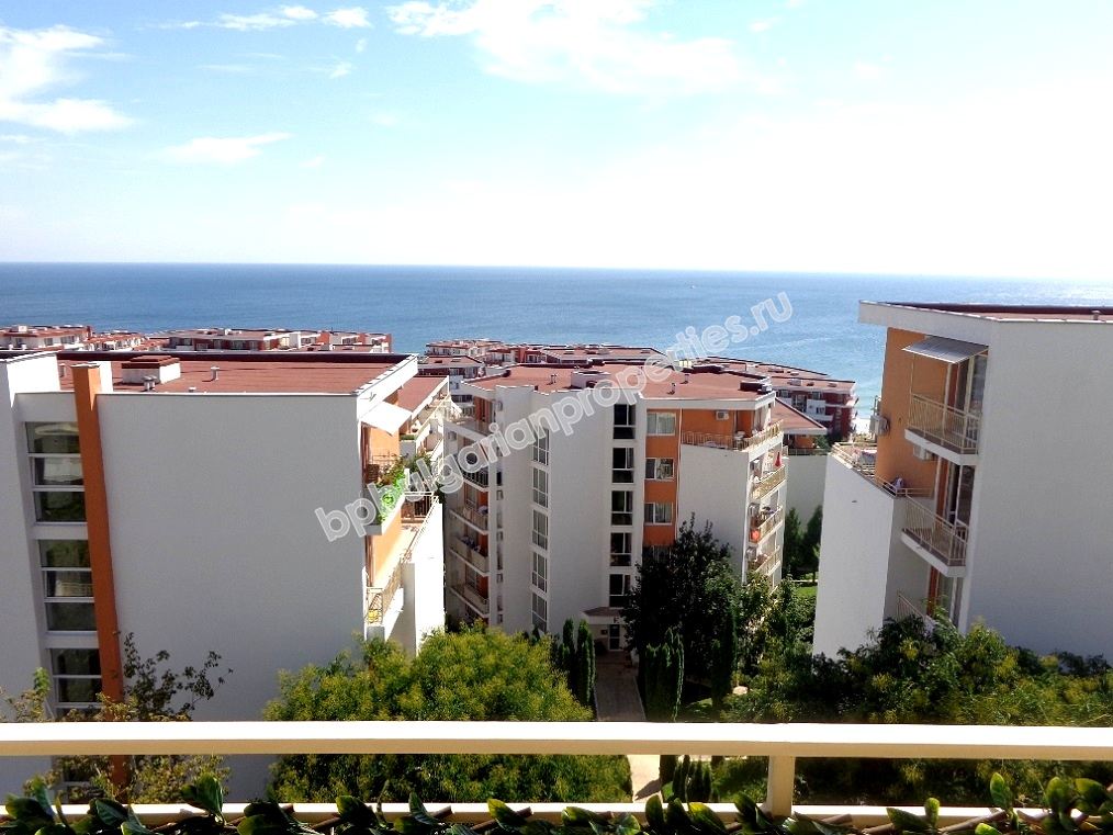 Трехкомнатная меблированная квартира с панорамным видом на море на продажу в курорте Святой Влас