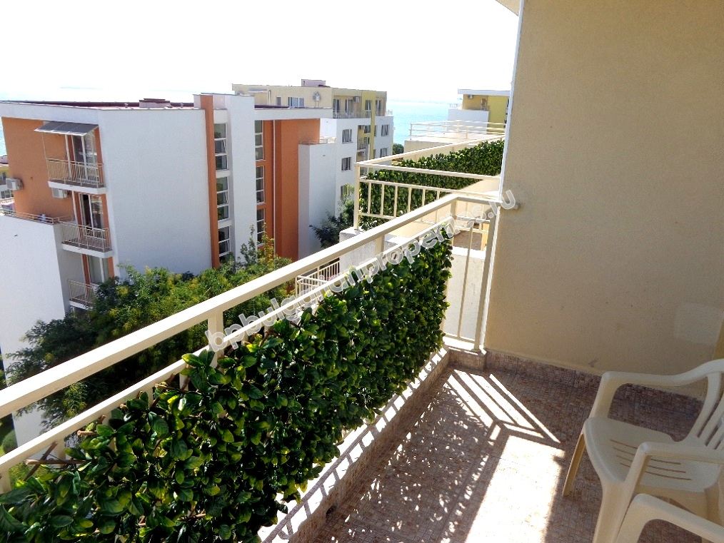 Трехкомнатная меблированная квартира с панорамным видом на море на продажу в курорте Святой Влас