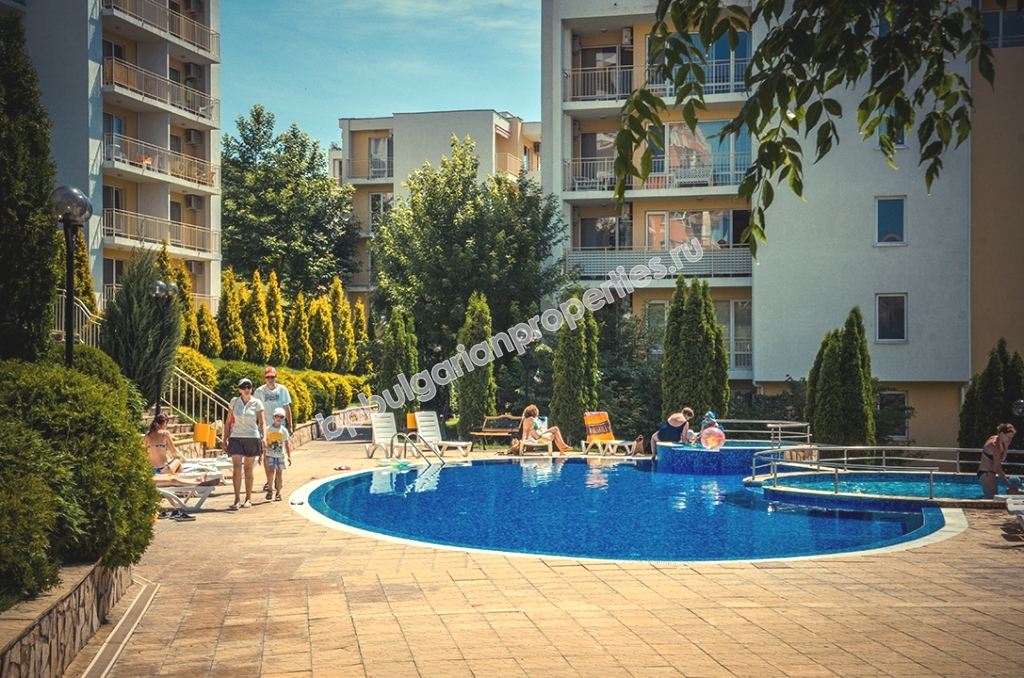 Трехкомнатная меблированная квартира с панорамным видом на море на продажу в курорте Святой Влас