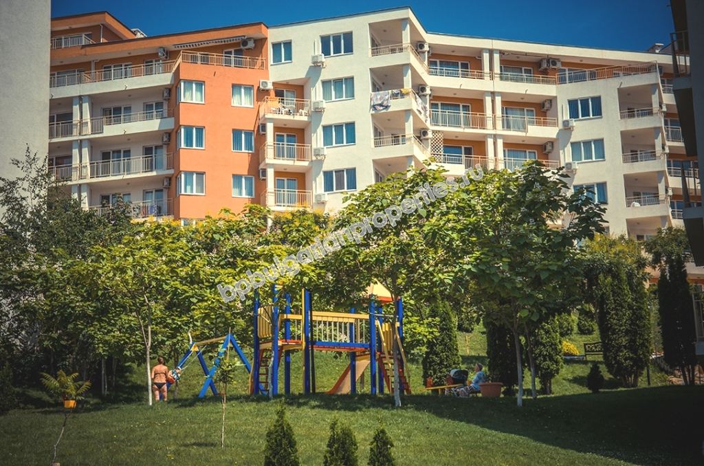 Трехкомнатная меблированная квартира с панорамным видом на море на продажу в курорте Святой Влас