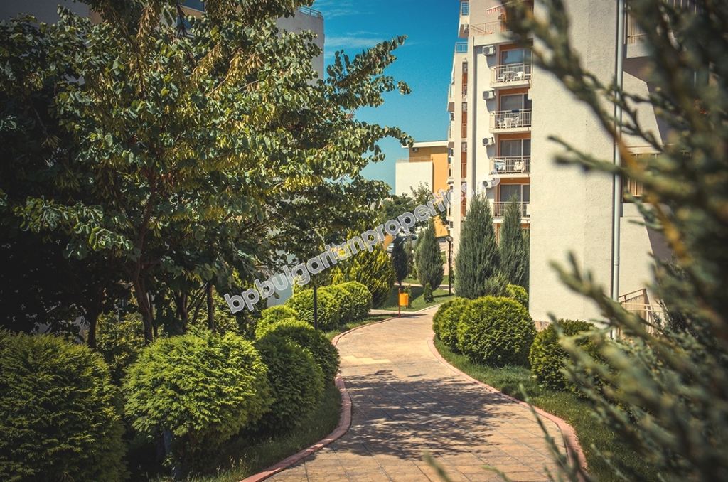 Трехкомнатная меблированная квартира с панорамным видом на море на продажу в курорте Святой Влас