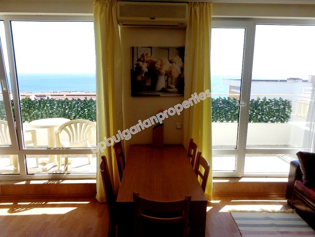 Трехкомнатная меблированная квартира с панорамным видом на море на продажу в курорте Святой Влас