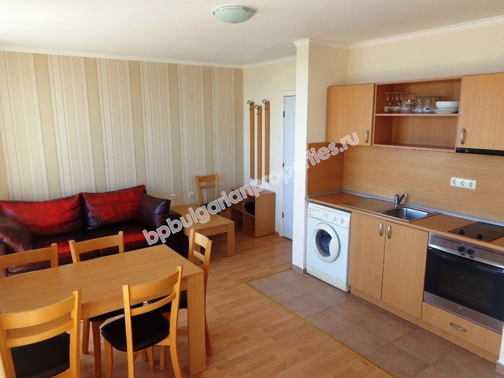 Трехкомнатная меблированная квартира с панорамным видом на море на продажу в курорте Святой Влас